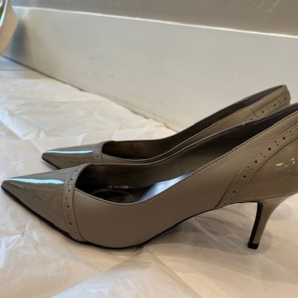 Tahari pumps